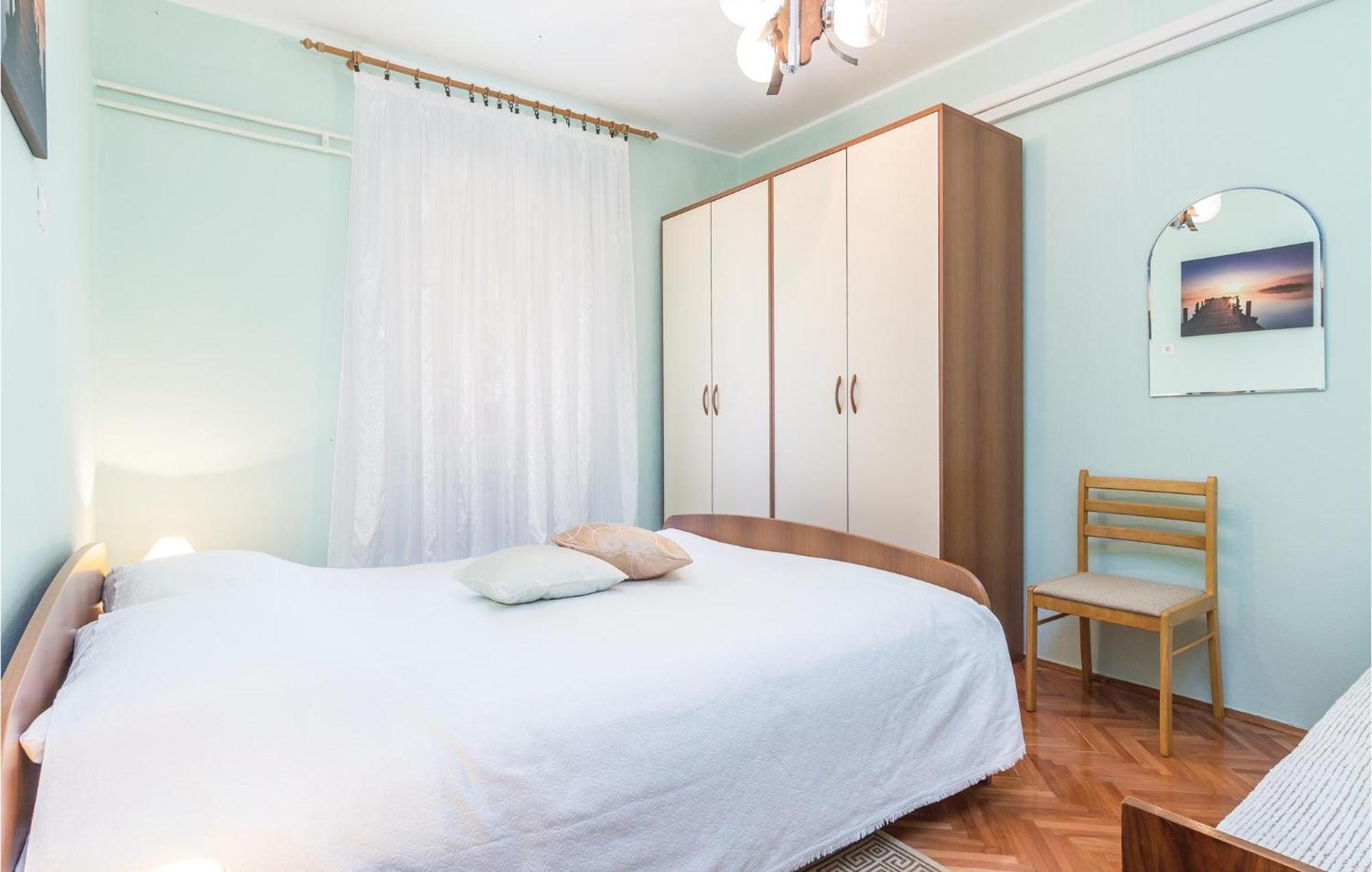 Cozy Apartment In Pican With Kitchen المظهر الخارجي الصورة