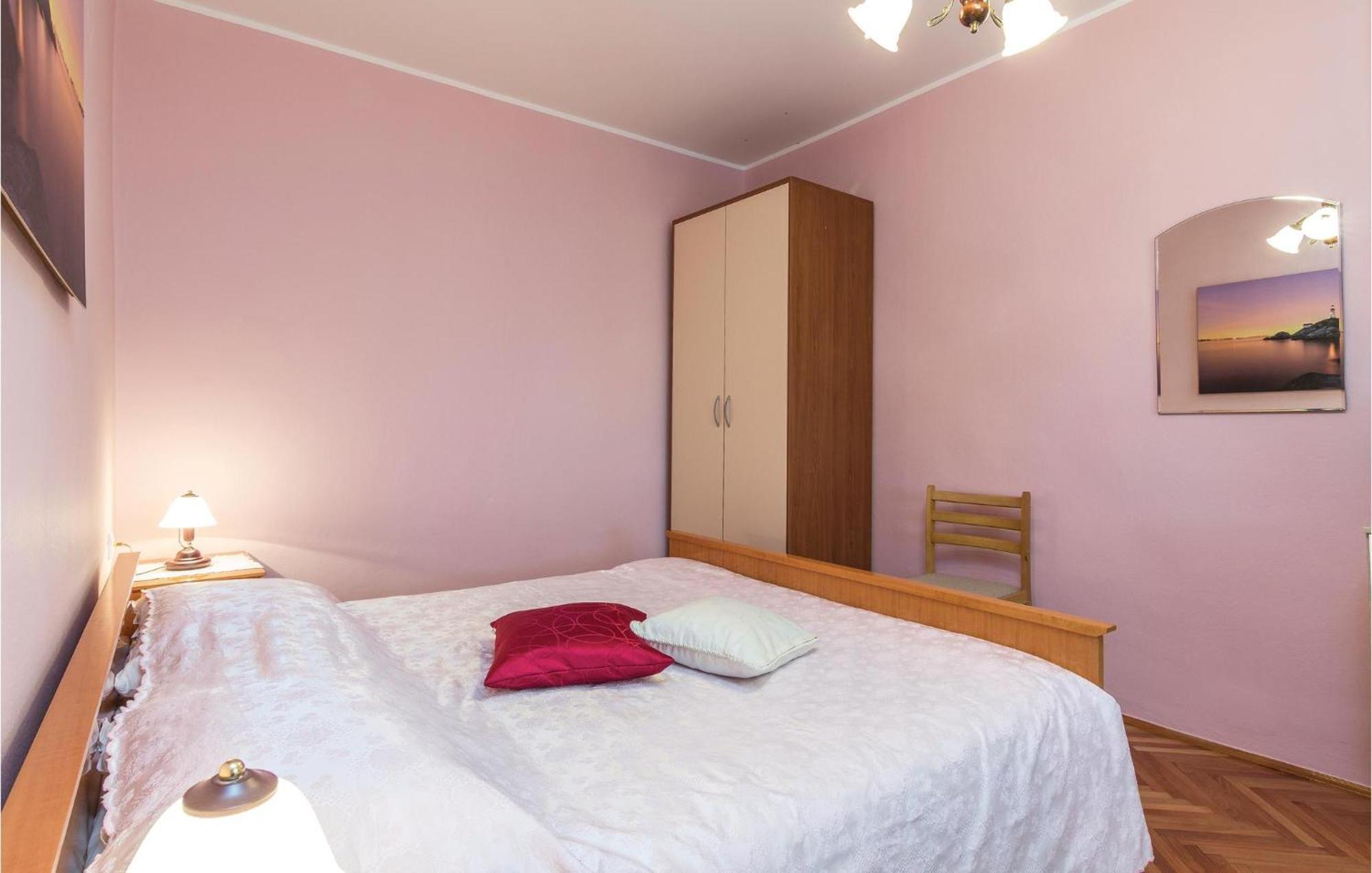 Cozy Apartment In Pican With Kitchen المظهر الخارجي الصورة